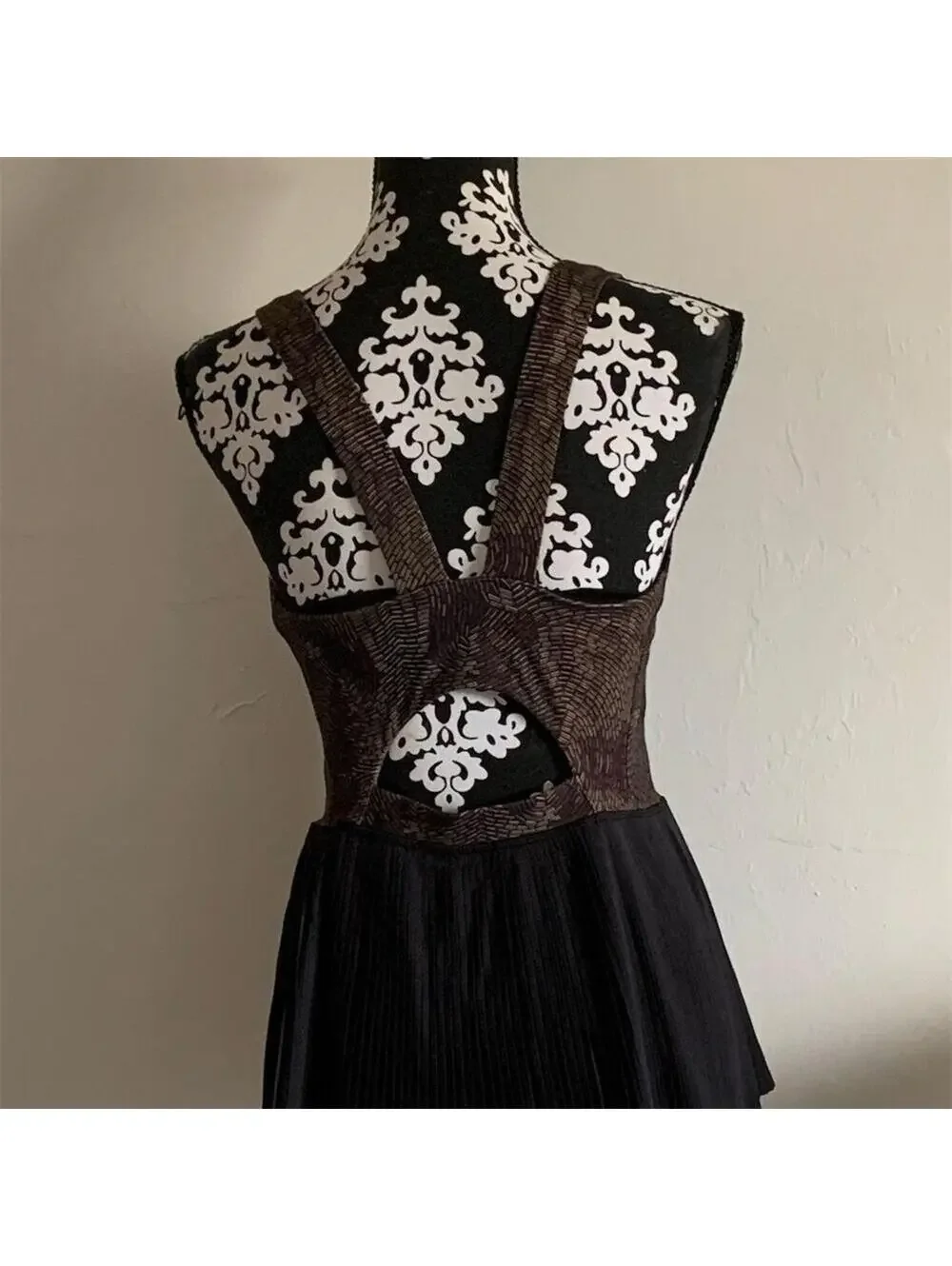 Geometric Mosaic Print Open Back Pleated Mini Dress Brown Black Sleeveless - Picture 11 of 12